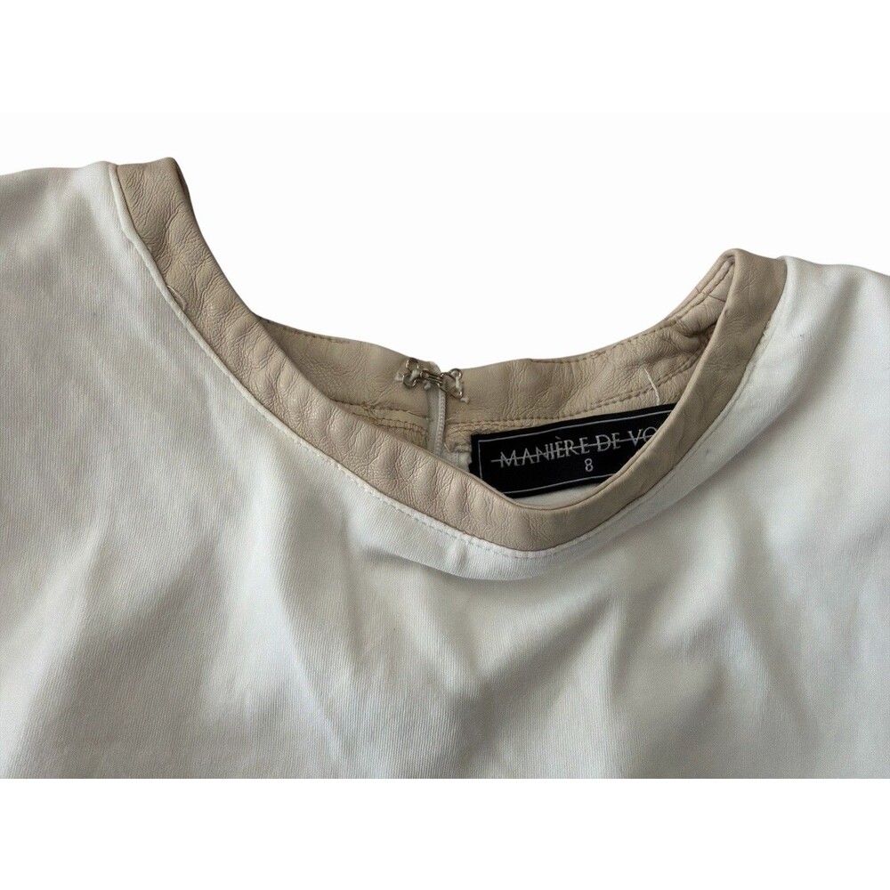 Maniere De Voir White Faux Leather‎ Sleeveless Crop Top Vest Size 8 Beige Trim - Picture 3 of 8